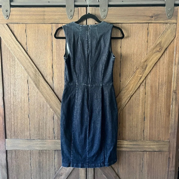 Alexia Admor Sleeveless Denim Mini Dress With Floral Appliqué Size 6 - Picture 4 of 5
